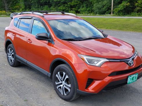 Used 2016 Toyota RAV4 LE w/ Cargo Management Package AWD/4WD image 2