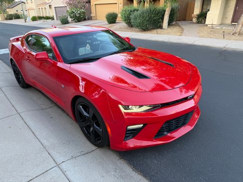 Used 2016 Chevrolet Camaro SS image 2
