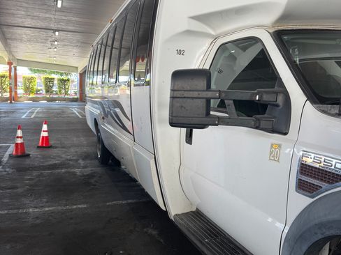 Used 2008 Ford F550 2WD Regular Cab Super Duty image 1