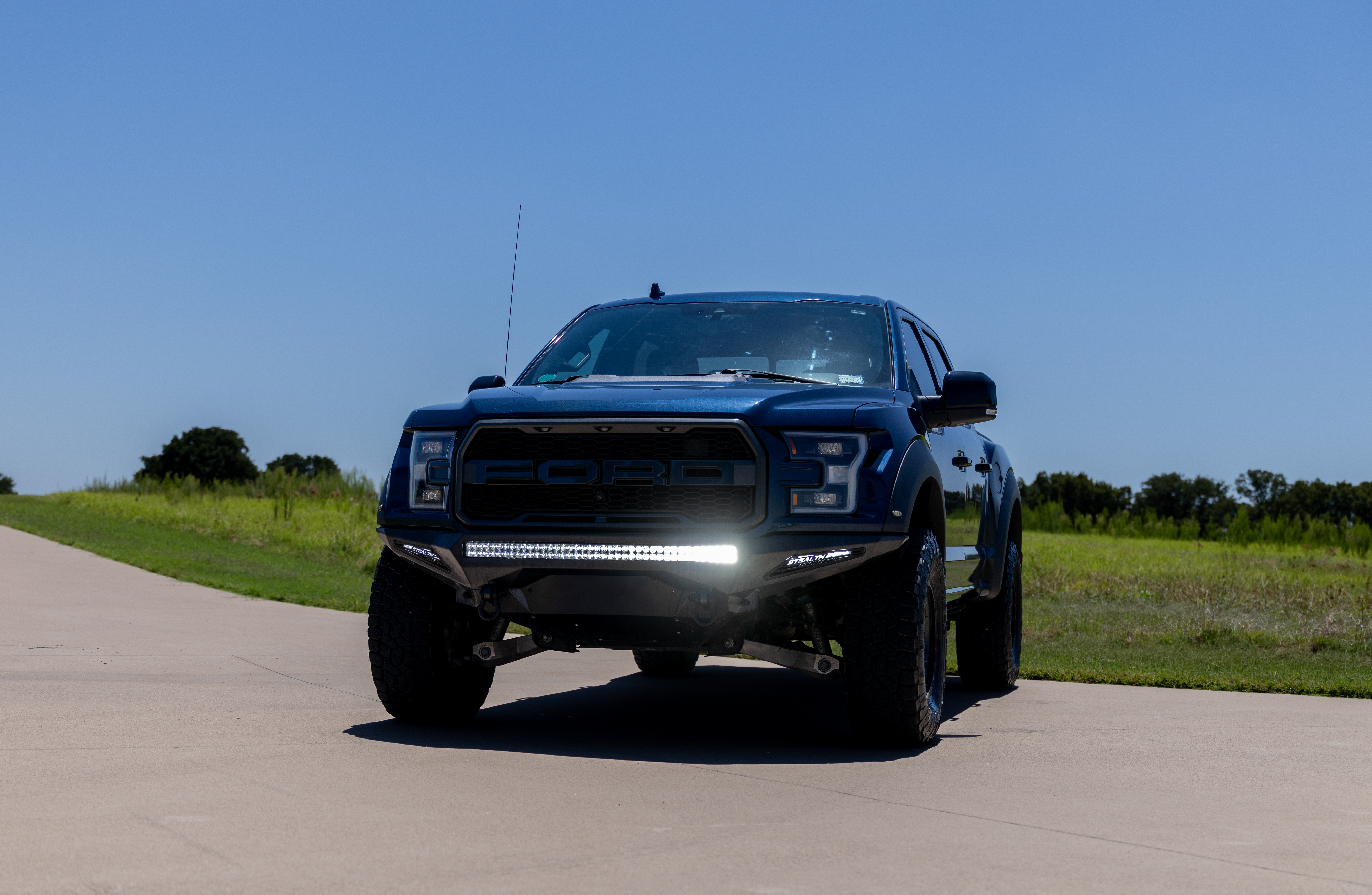 Used 2018 Ford F150 Platinum w/ Equipment Group 701A Luxury AWD/4WD image 4