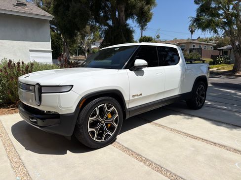Used 2022 Rivian R1T Adventure AWD/4WD image 1