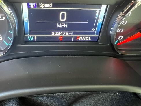 Used 2019 Chevrolet Suburban LT w/ Luxury Package RWD image 11