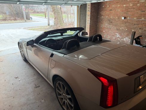 Used 2009 Cadillac XLR V image 6