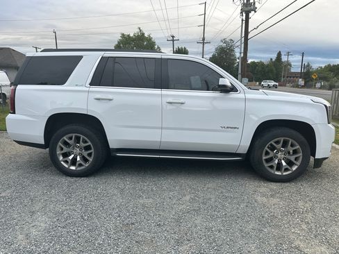 Used 2017 GMC Yukon SLE w/ SLE Value Package AWD/4WD image 4