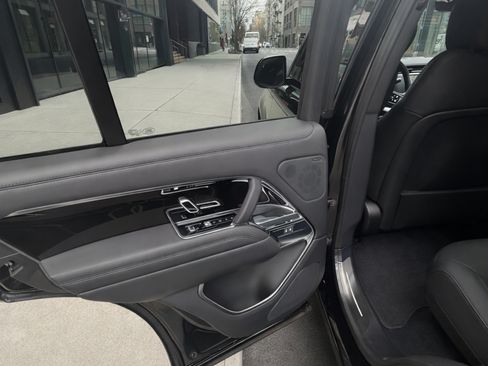 Used 2025 Land Rover Range Rover SE image 14