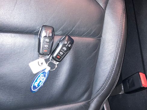 Used 2017 Ford Explorer XLT w/ Equipment Group 202A image 29