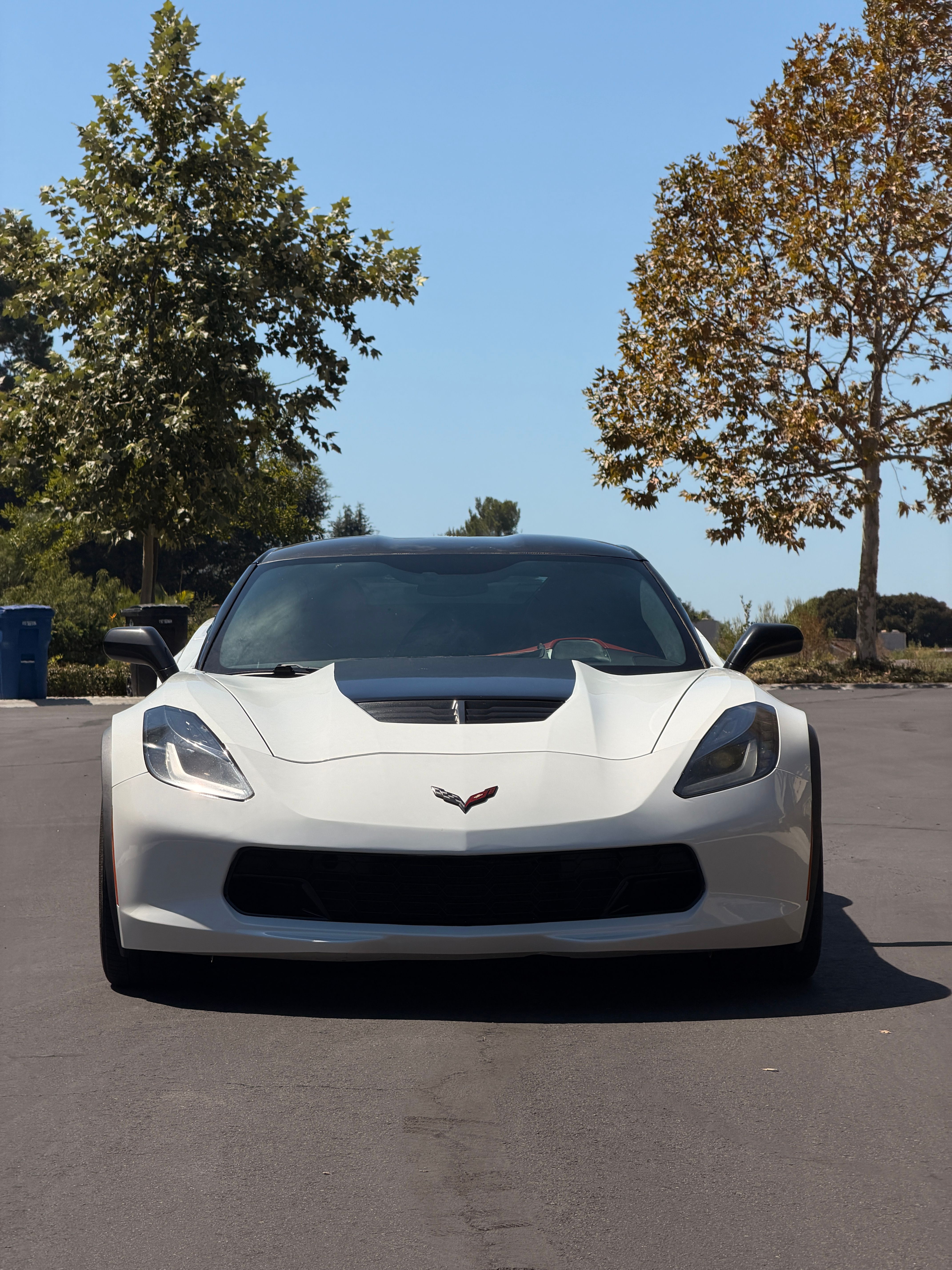 Used 2015 Chevrolet Corvette Z06 w/ 3LZ Preferred Equipment Group RWD image 2