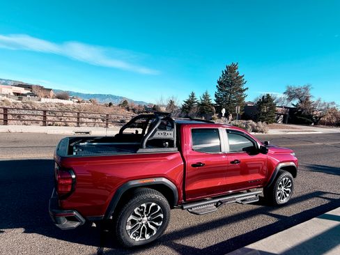 Used 2025 GMC Canyon Denali image 4