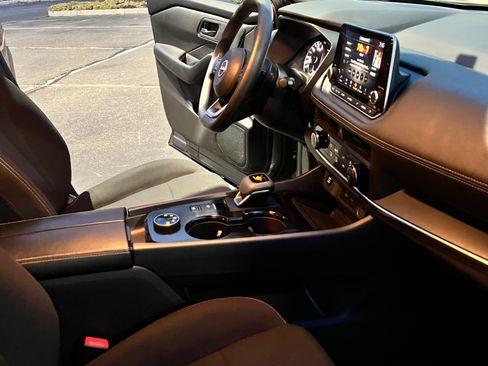 Used 2024 Nissan Rogue S image 13