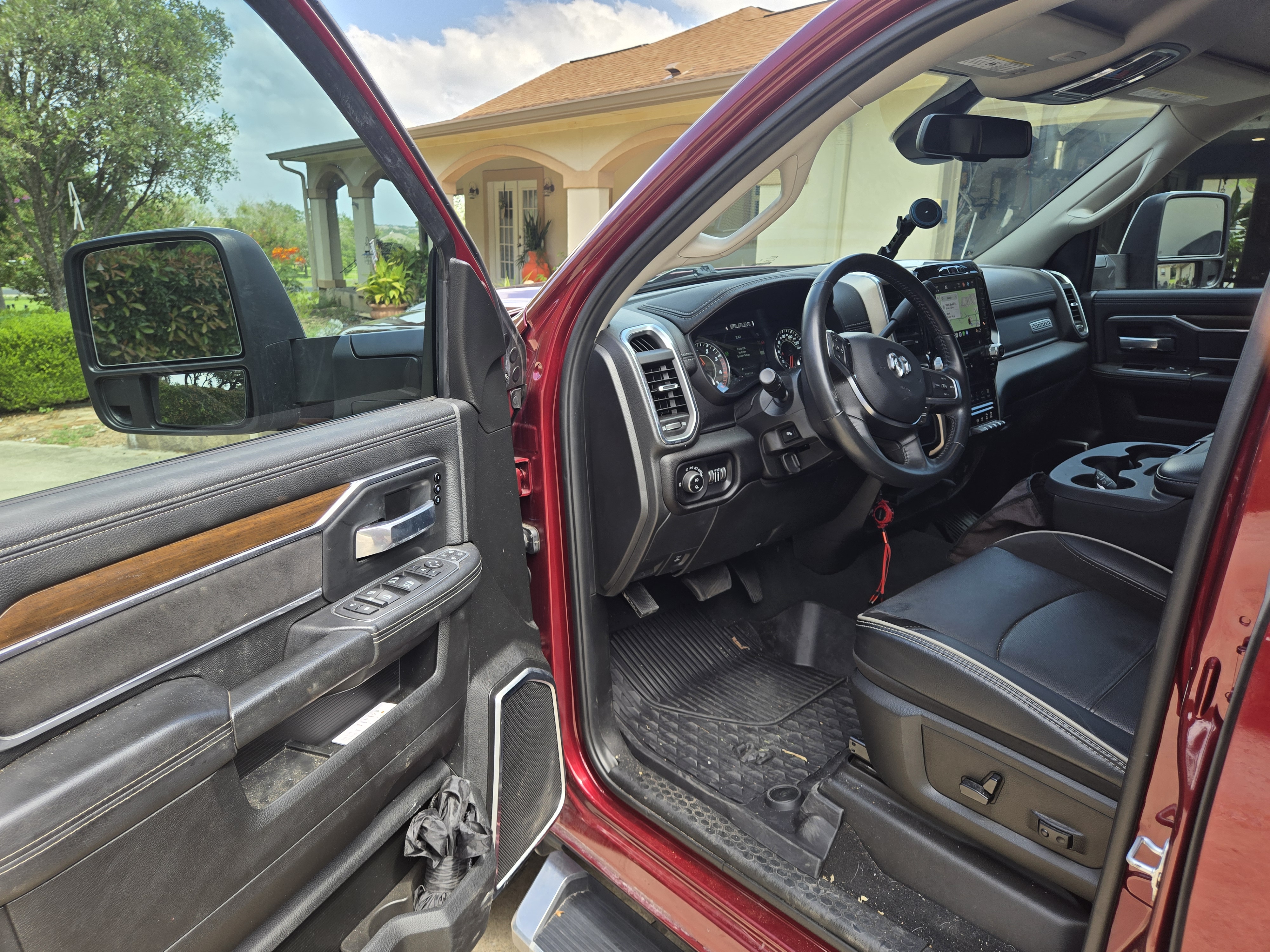 Used 2024 RAM 3500 Laramie AWD/4WD image 9