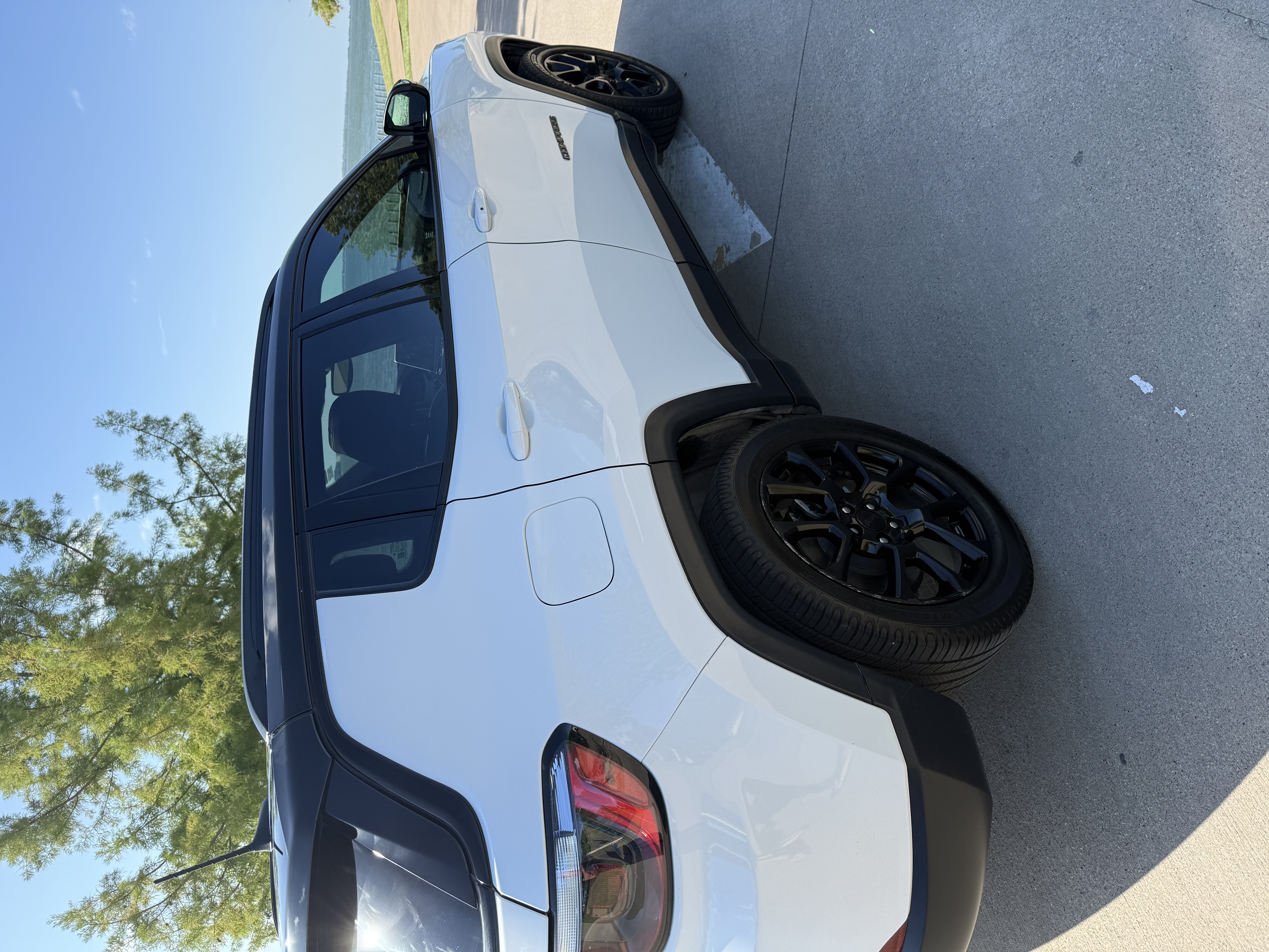 Used 2022 Jeep Compass Latitude w/ Sun and Sound Group FWD image 5
