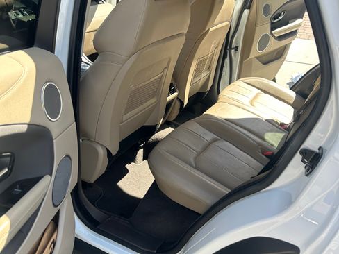 Used 2018 Land Rover Range Rover Evoque SE Premium image 16