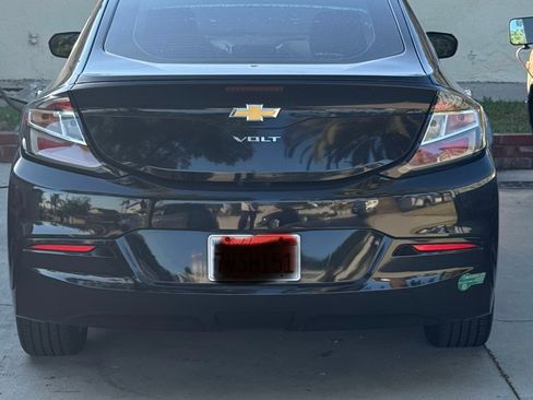 Used 2017 Chevrolet Volt LT w/ Comfort Package FWD image 9