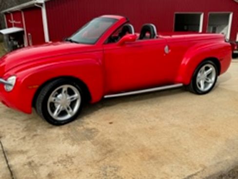 Used 2004 Chevrolet SSR w/ Preferred Equipment Group image 8