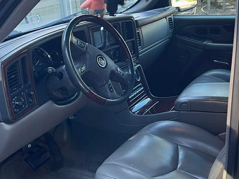 Used 2005 Cadillac Escalade AWD image 9