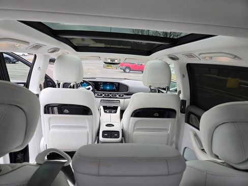 Used 2023 Mercedes-Benz Maybach GLS 600 4MATIC image 11