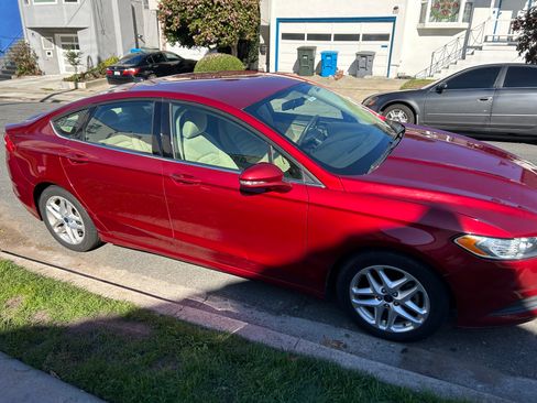 Used 2015 Ford Fusion SE image 4