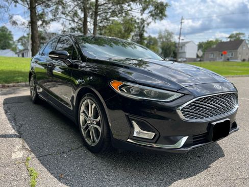 Used 2019 Ford Fusion Titanium FWD image 4