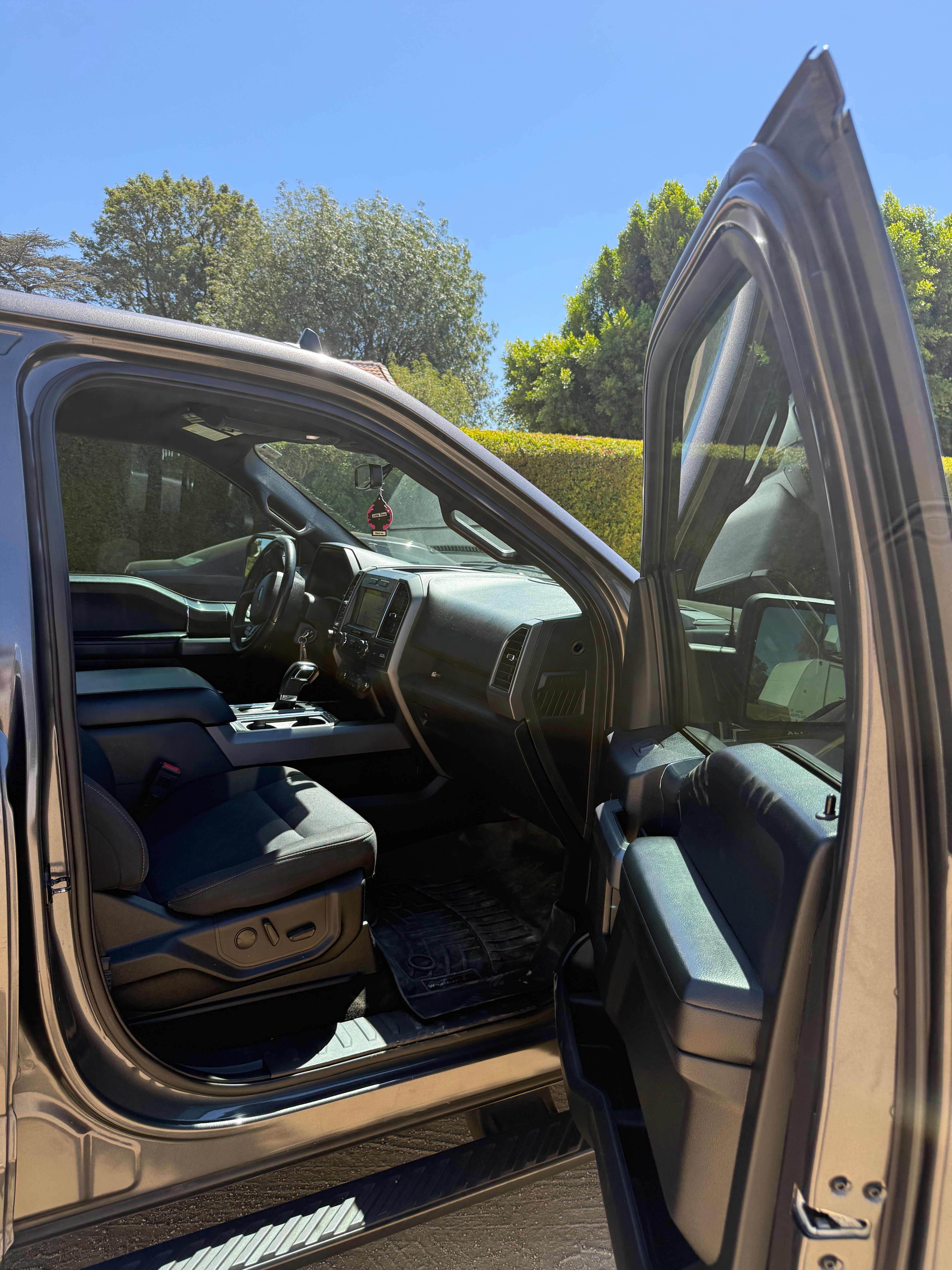 Used 2019 Ford F150 XLT w/ Equipment Group 302A Luxury AWD/4WD image 10