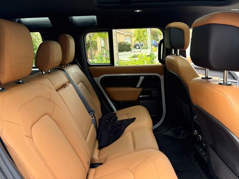 Used 2023 Land Rover Defender 110 image 30