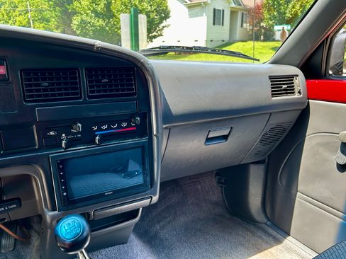 Used 1994 Toyota Pickup 2WD Regular Cab image 18