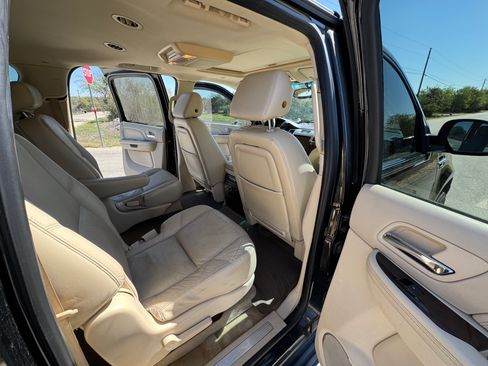 Used 2007 Cadillac Escalade ESV AWD w/ Information Package image 10
