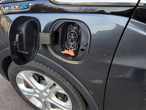 Used 2017 Chevrolet Bolt LT image 4