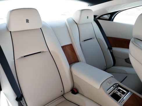 Used 2015 Rolls-Royce Wraith RWD image 25