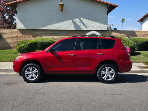 Used 2012 Toyota RAV4 FWD V6 w/ Upgrade Value Pkg image 2