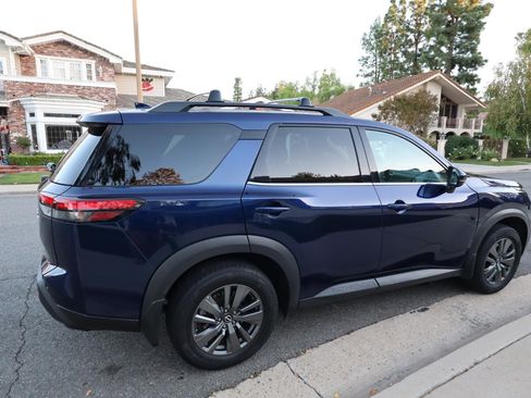 Used 2022 Nissan Pathfinder SV image 5