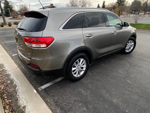 Used 2016 Kia Sorento LX image 8