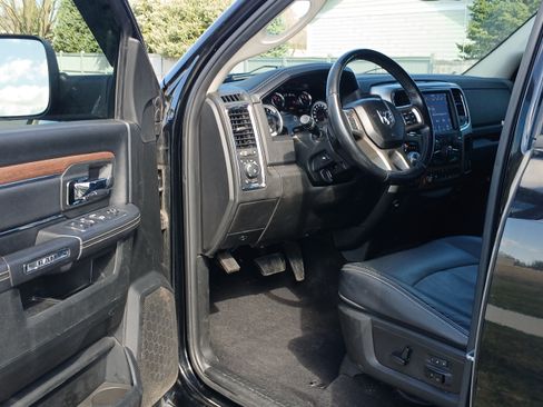 Used 2019 RAM 1500 Laramie w/ Cold Weather Group AWD/4WD image 6