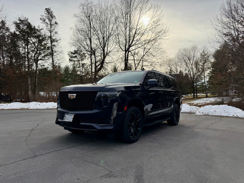 Used 2023 Cadillac Escalade Sport Platinum image 1