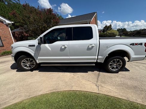 Used 2018 Ford F150 Lariat image 2