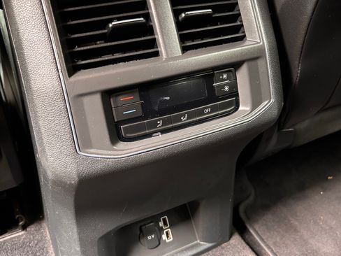 Used 2018 Volkswagen Atlas SE FWD image 14