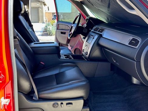 Used 2014 Chevrolet Silverado 2500 LTZ w/ LTZ Plus Package image 12