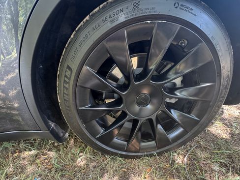Used 2020 Tesla Model Y Long Range AWD/4WD image 16