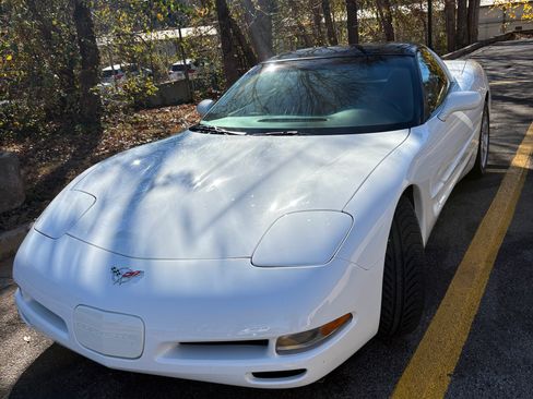 Used 1998 Chevrolet Corvette Coupe 2D w/ Roof Pkg image 10