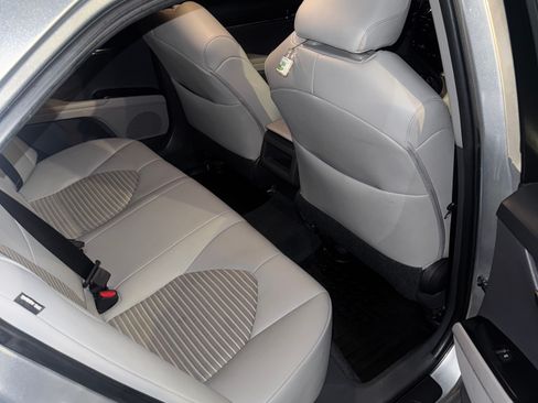 Used 2018 Toyota Camry SE image 6