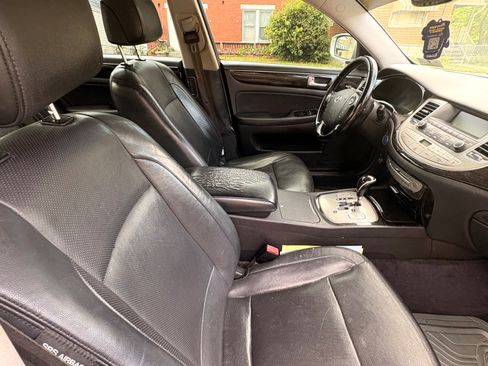 Used 2013 Hyundai Genesis 3.8 RWD image 5