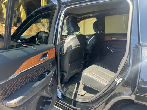 Used 2023 Jeep Grand Cherokee Summit image 11