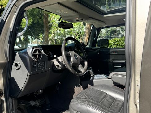 Used 2005 HUMMER H2 w/ Preferred Equipment Group AWD/4WD image 8