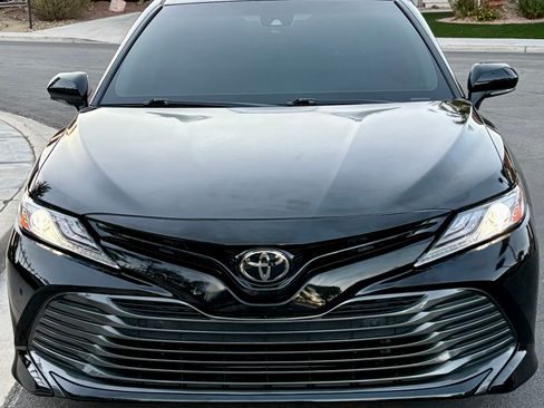Used 2018 Toyota Camry XLE image 4