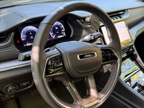 Used 2024 Jeep Grand Cherokee Overland w/ Luxury Tech Group IV AWD/4WD image 4