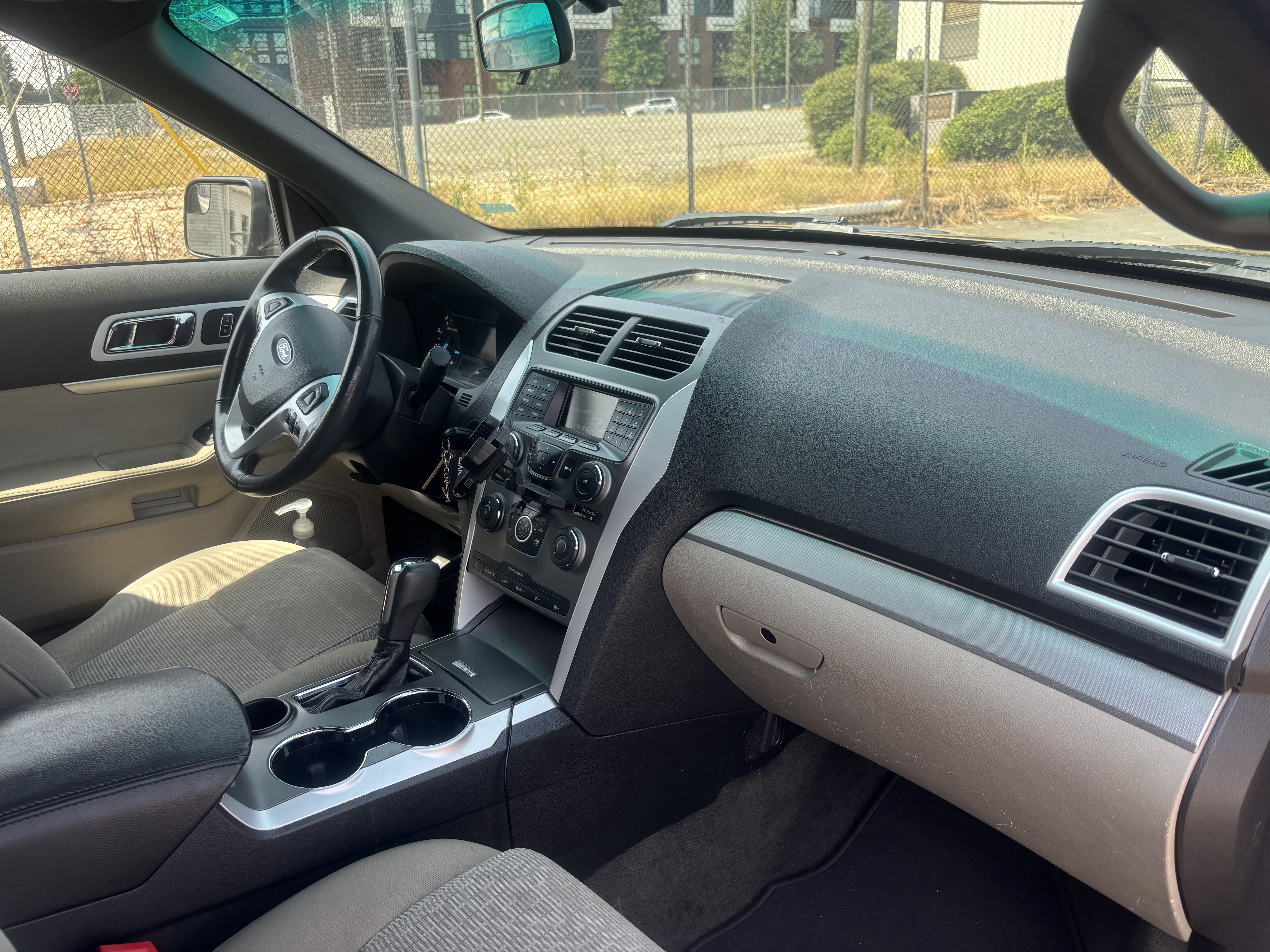 Used 2015 Ford Explorer XLT FWD image 9