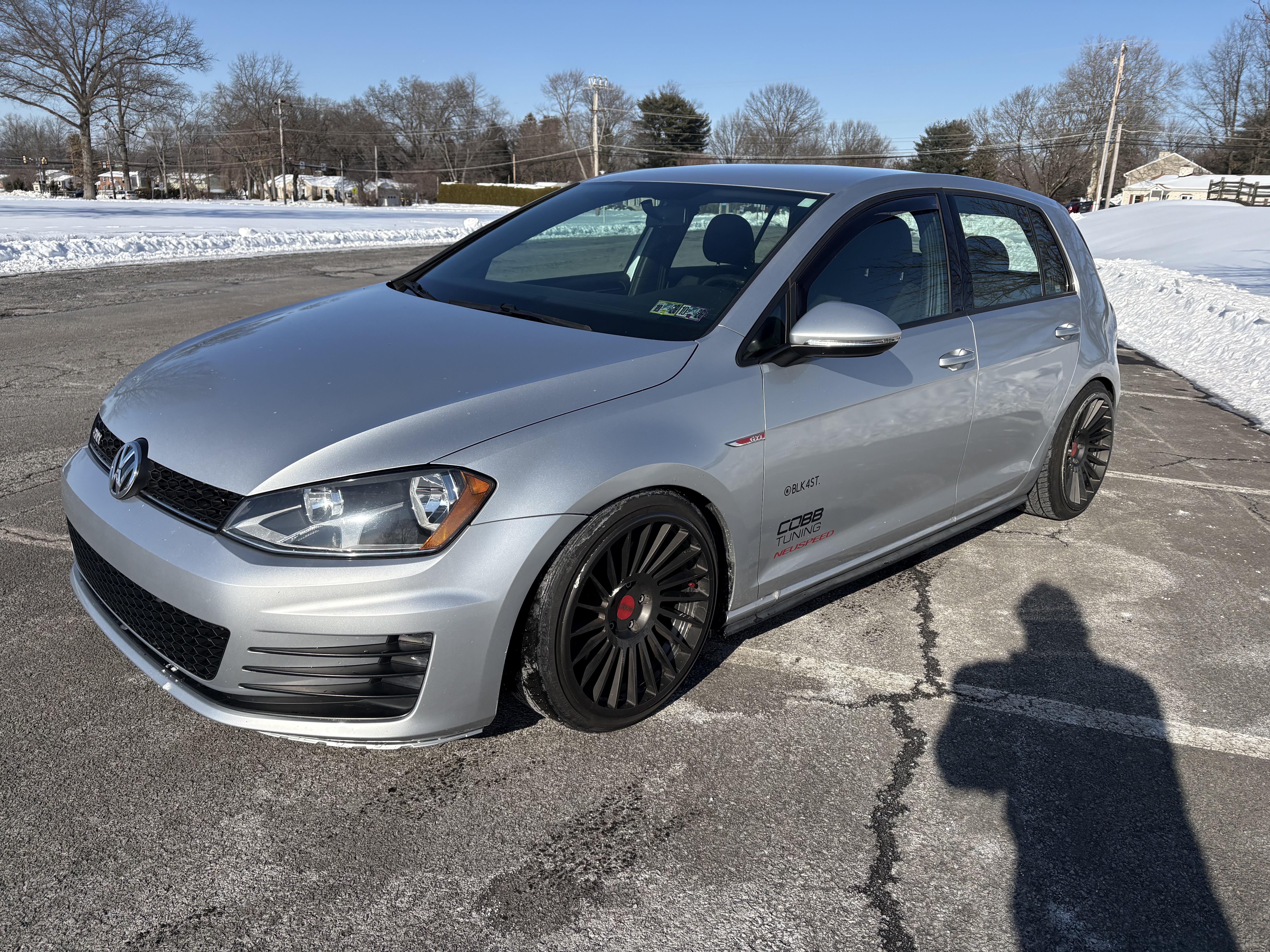 Used 2017 Volkswagen Golf 4-Door FWD image 8