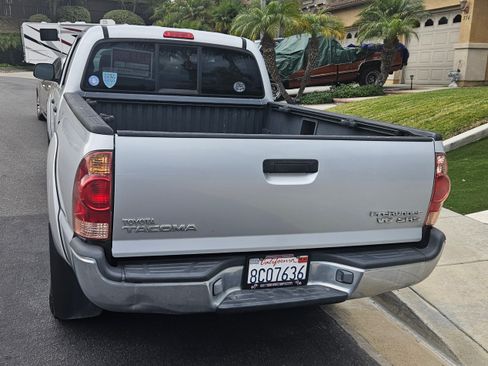 Used 2006 Toyota Tacoma PreRunner image 3
