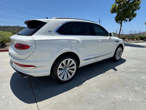 Used 2021 Bentley Bentayga AWD/4WD image 4
