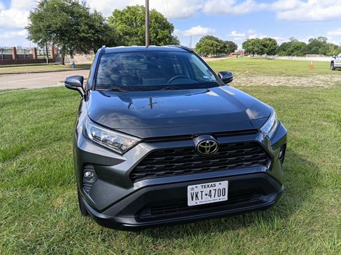 Used 2021 Toyota RAV4 XLE FWD image 2