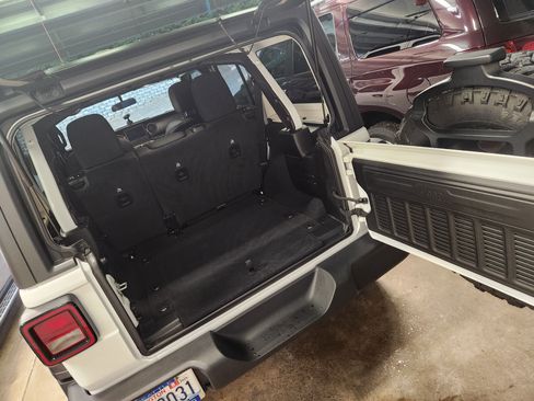 Used 2019 Jeep Wrangler Unlimited Sport S image 15